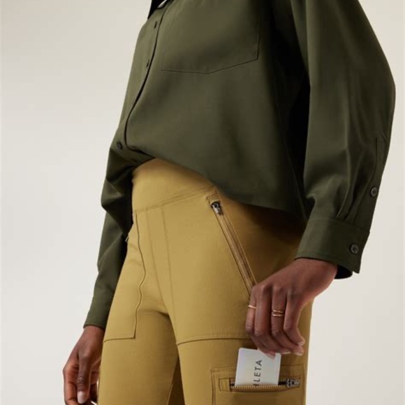 NWT Women's Athleta Headlands Hybrid Cargo Tight, Size 14 - Picture 5 of 12